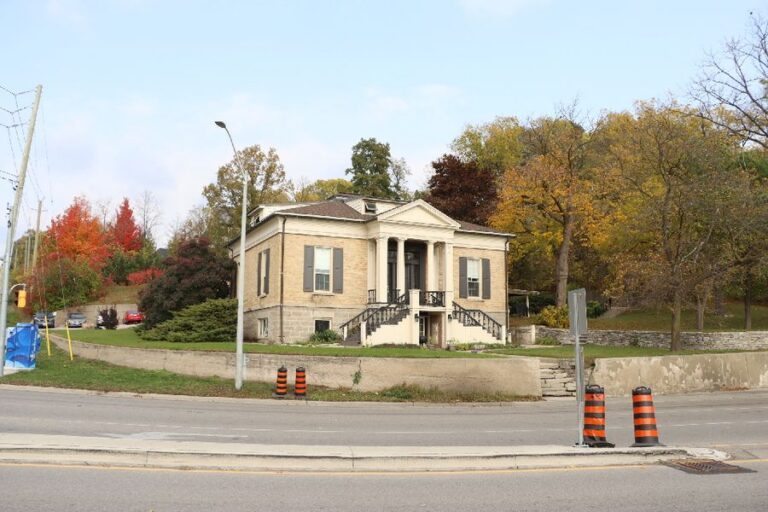 9-unit apartment building sold on Fountain Street South, Cambridge