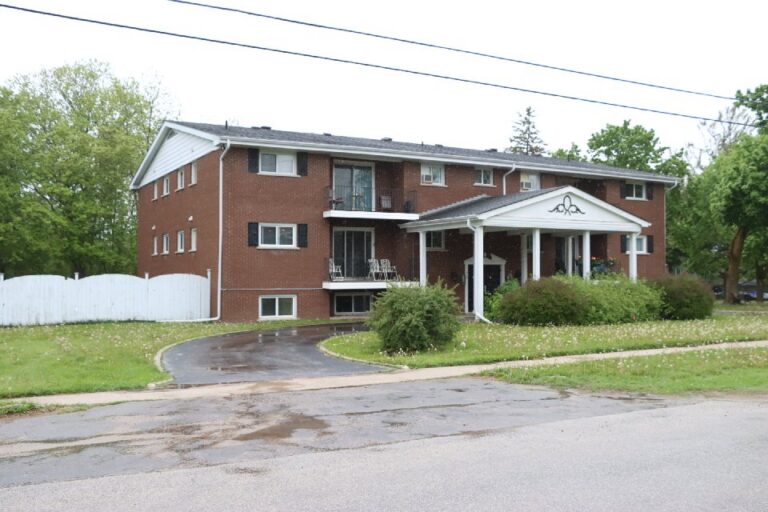 12-unit apartment building sold on Oak Street, Collingwood