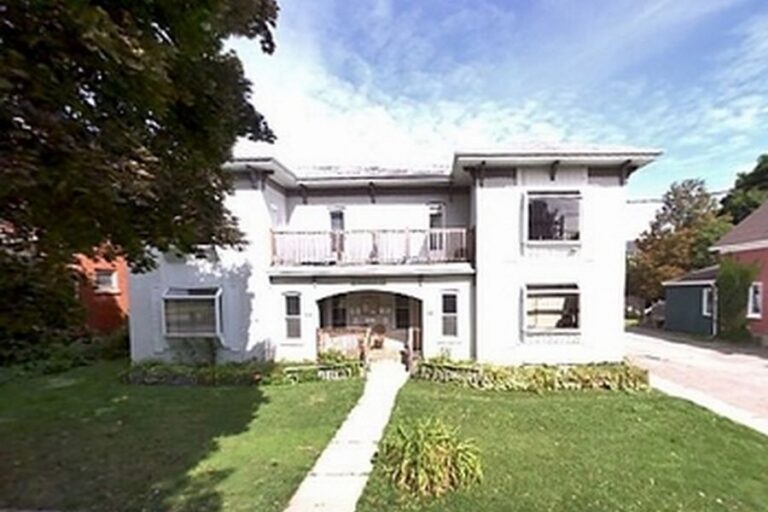 10-unit apartment building sold on Chapel Street, Kitchener