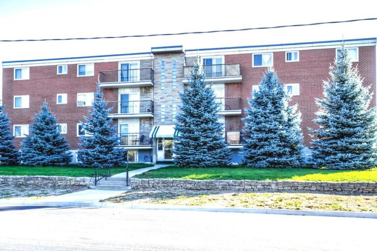 15-unit apartment building sold on Shantz, Kitchener