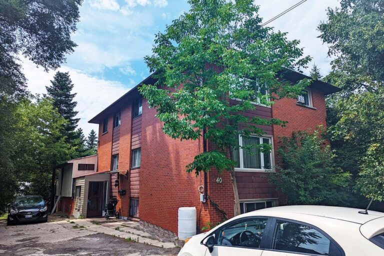4-unit apartment building sold on Daniel Avenue, Kitchener