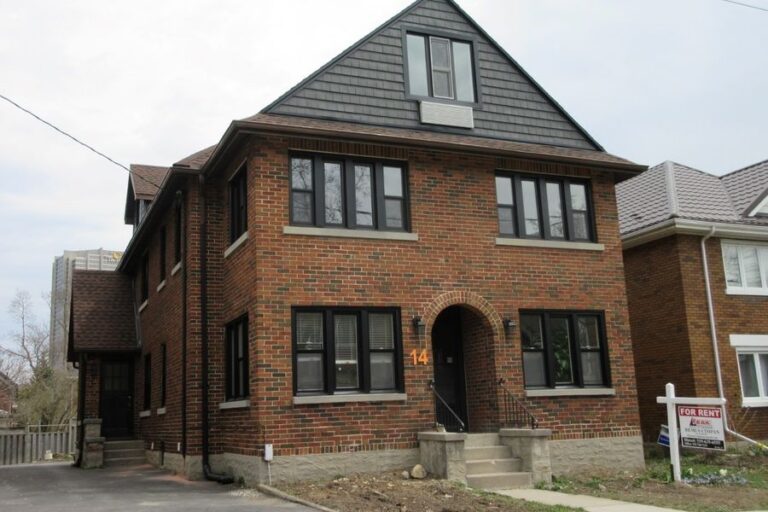 4-unit apartment building sold on Severn Avenue, Kitchener