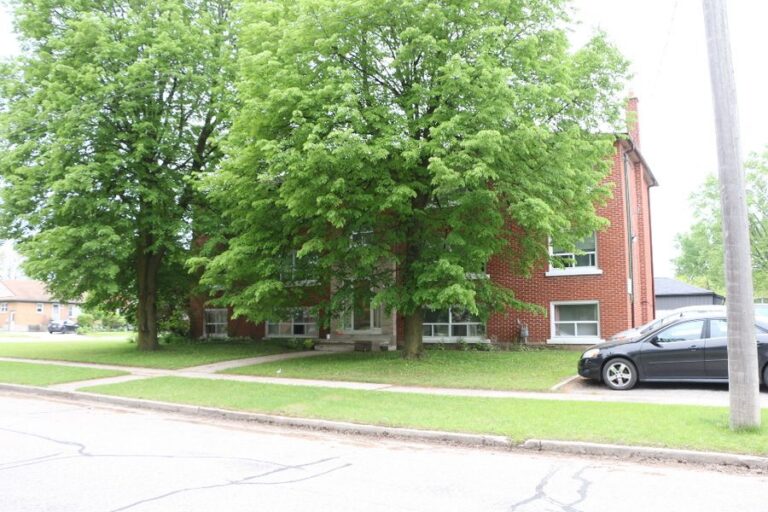 6-unit apartment building sold on Lois Street, Kitchener