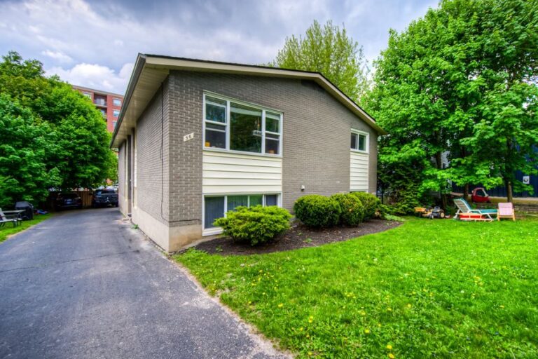 4-unit apartment building sold on George Street, Waterloo
